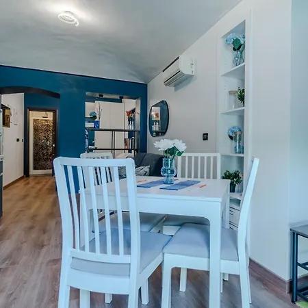 Guesthost - Casa Azzurra Near Vallere Park דירה *