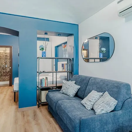 Guesthost - Casa Azzurra Near Vallere Park