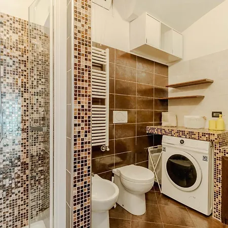 Guesthost - Casa Azzurra Near Vallere Park