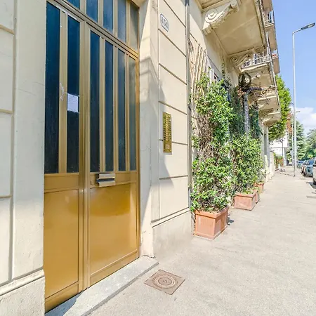 Guesthost - Casa Azzurra Near Vallere Park *