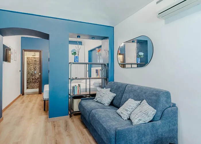 Guesthost - Casa Azzurra Near Vallere Park